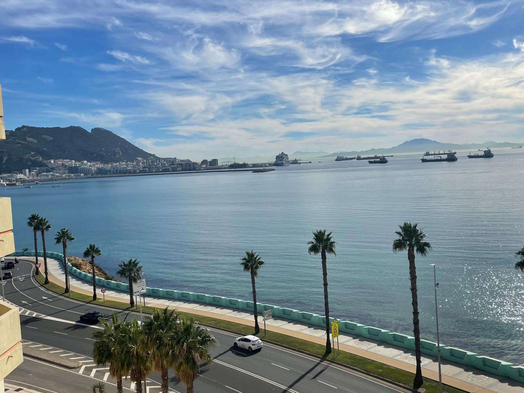 Vistas Roca Mar Apartment La Línea de la Concepción Екстериор снимка